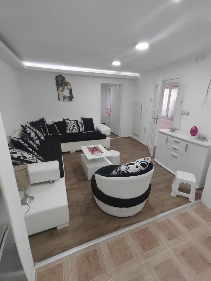 Apartamento Bilja'S House Ni Exterior foto